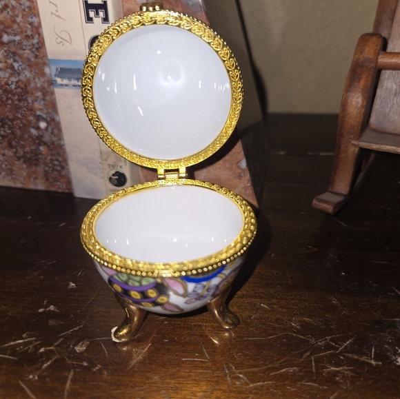 Vintage Porcelain Egg Trinker Box - Picture 6 of 6